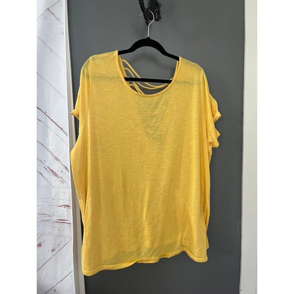 Torrid size 3 yellow shirt open back detail top shirt